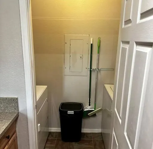 Comfy 2 Bed 2 Bath Paradise With Pool And Gym Apartment *