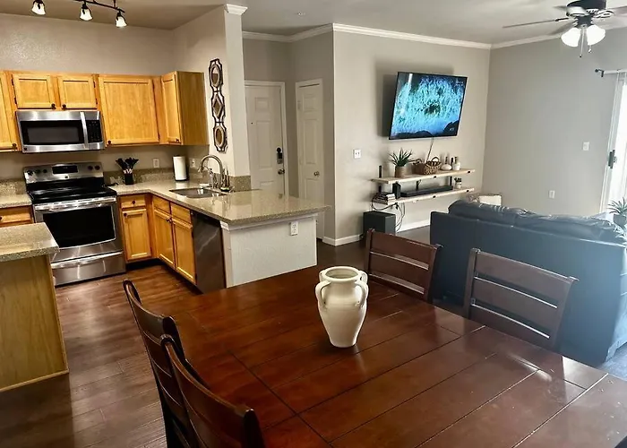 Comfy 2 Bed 2 Bath Paradise With Pool And Gym Apartment *