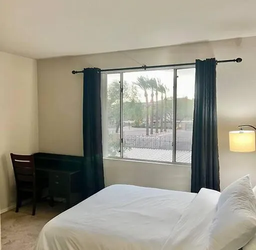 Comfy 2 Bed 2 Bath Paradise With Pool And Gym Apartment