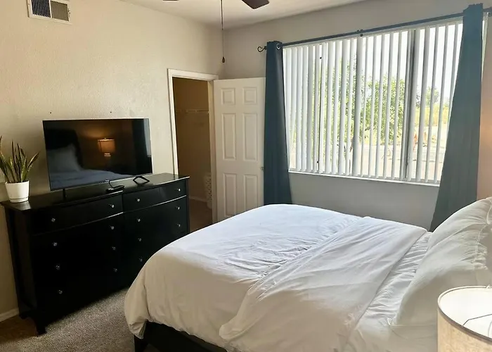 Comfy 2 Bed 2 Bath Paradise With Pool And Gym Apartment *