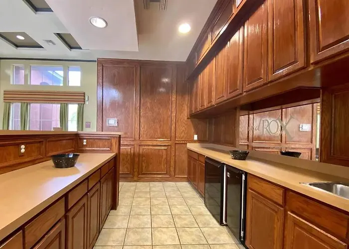 Comfy 2 Bed 2 Bath Paradise With Pool And Gym