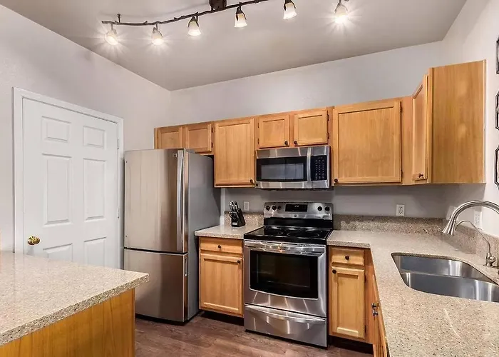 Comfy 2 Bed 2 Bath Paradise With Pool And Gym Apartment