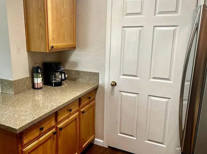 Comfy 2 Bed 2 Bath Paradise With Pool And Gym *
